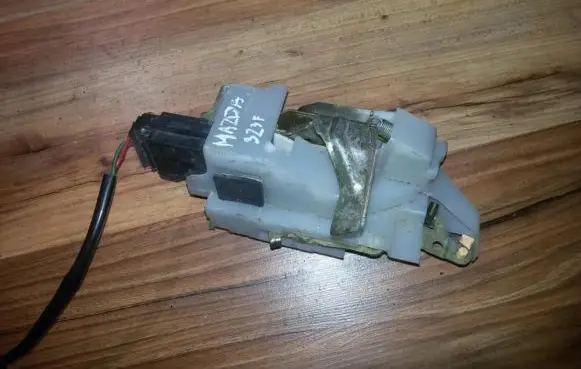 Mazda 323 F Rear door lock
