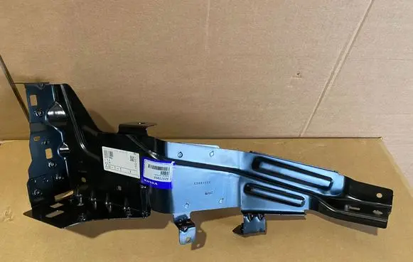 Volvo XC40 Fender mounting bracket 32377055
