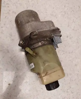 Ford Focus Power steering pump 4M513K574AD 1040085011094