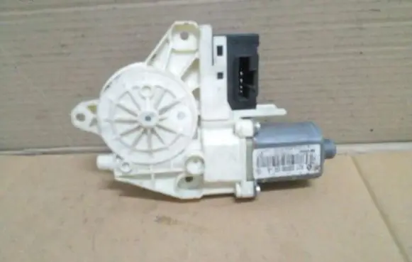 Renault Laguna III Rear door window regulator motor 827300001R