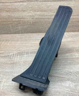 Volkswagen PASSAT B6 Accelerator throttle pedal 1K1723503AJ 6PV0011039
