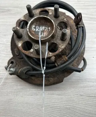 Mitsubishi Grandis Rear wheel hub