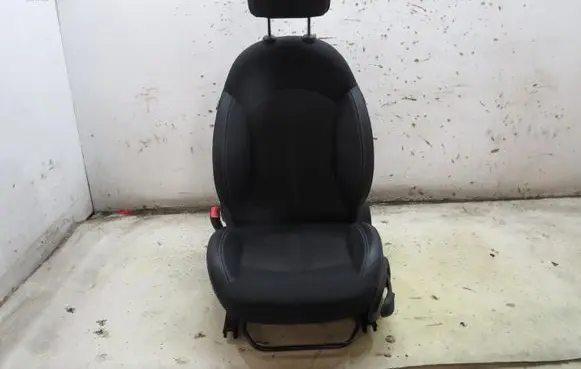 Mini Cooper Countryman R60 Front driver seat GMAUTO4574097