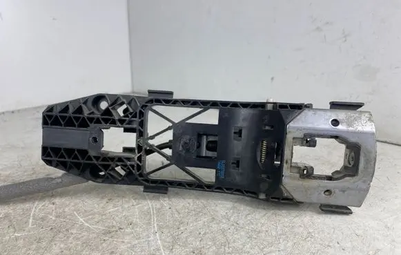 Skoda Yeti (5L) Front door exterior handle/bracket 5L0837885B 14460173