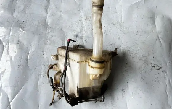 Toyota Land Cruiser (J120) Windshield washer fluid reservoir/tank 860141385
