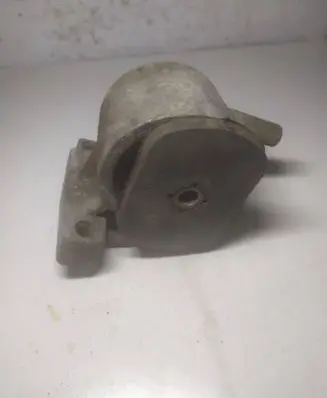 Engine mount bracket