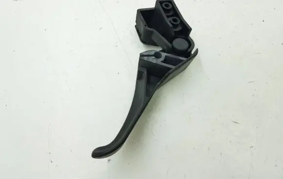 Volkswagen PASSAT B5.5 Engine bonnet (hood) release handle 3B1823533