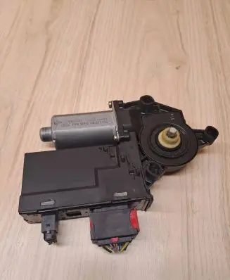 Peugeot 307 Rear door window regulator motor 0130821766