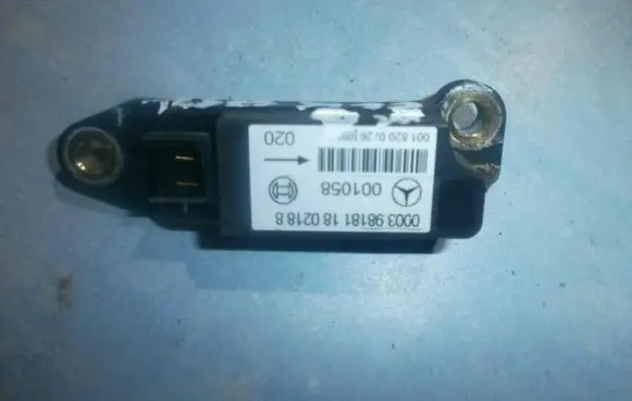 Mercedes-Benz CLK A208 C208 Airbag deployment crash/impact sensor 001058 0003981811802188