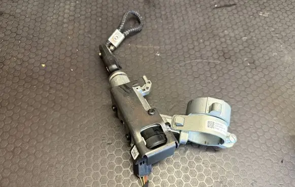 Opel Insignia A Ignition lock 20939745 03500420022