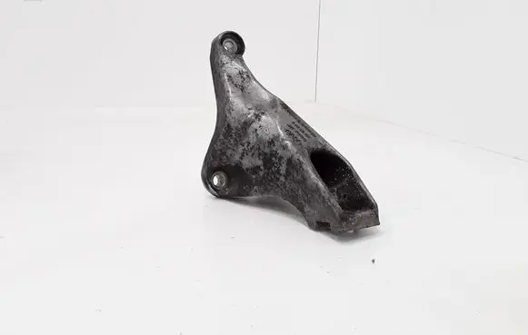 Audi A4 S4 B7 8E 8H Engine mounting bracket 8E0199307S
