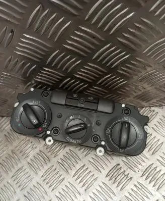 Volkswagen PASSAT B6 Climate control unit