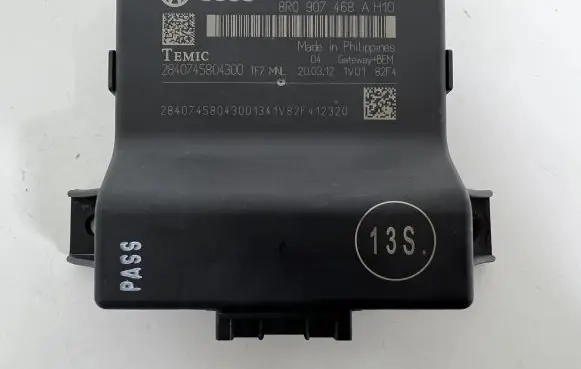 Audi A4 S4 B8 8K Gateway control module 8R0907468A