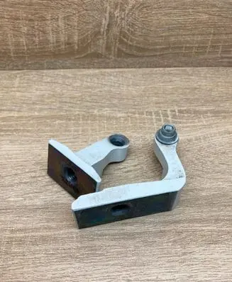 BMW 1 F20 F21 Front door lower hinge 7246062 A076930