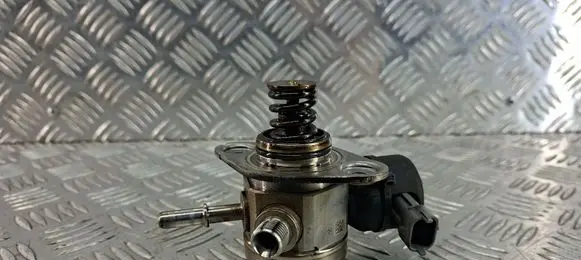 Hyundai i40 Fuel injection high pressure pump 353202B130