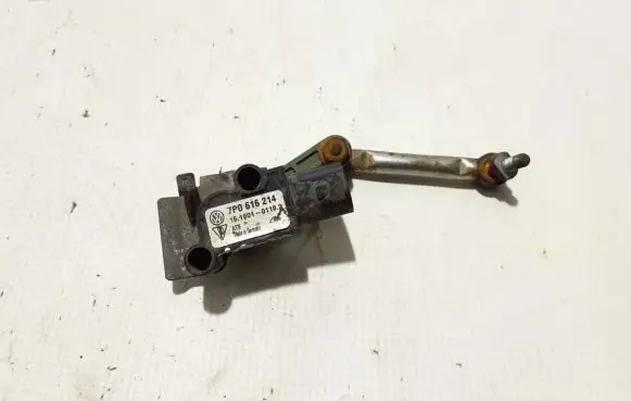 Volkswagen Touareg II Air suspension front height level sensor 7P0616214