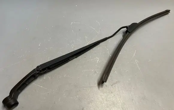 Hyundai i20 Active Front wiper blade arm M75786 AL231 W75786