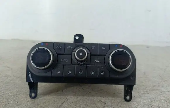 Nissan Qashqai Climate control/heater control trim