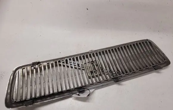 Volvo V70 Front bumper upper radiator grill 8659875