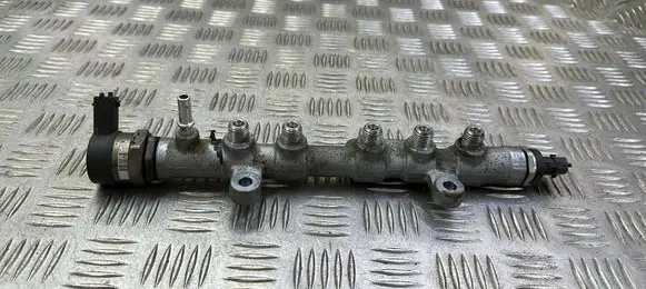 Land Rover Evoque I Fuel main line pipe G4D39D280AA