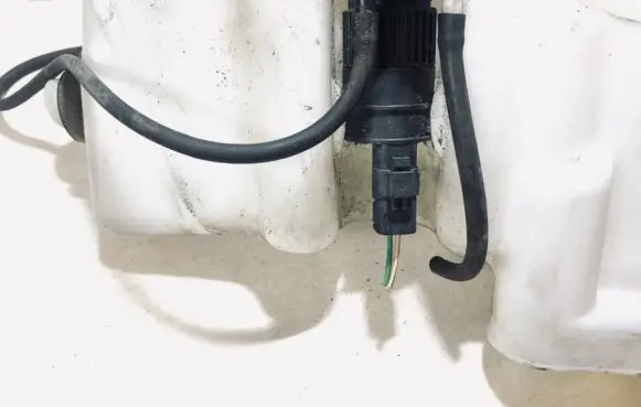Renault Clio II Windscreen/windshield washer pump