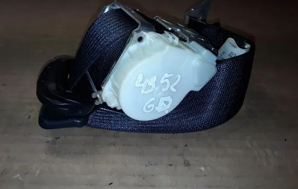 Dodge Nitro Rear seatbelt 33053472B