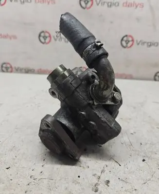 Volkswagen PASSAT B5.5 Power steering pump 8D0145177G