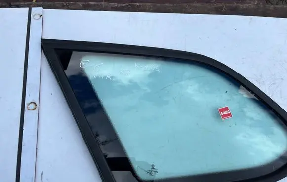 Volkswagen Golf VI Rear side window 1K9845297AG 43R004584