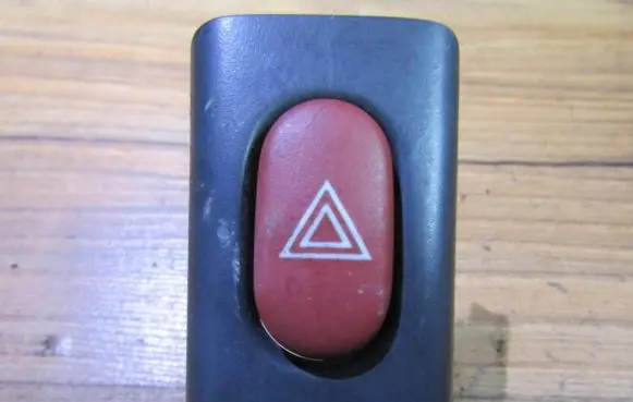 Renault Laguna I Hazard light switch