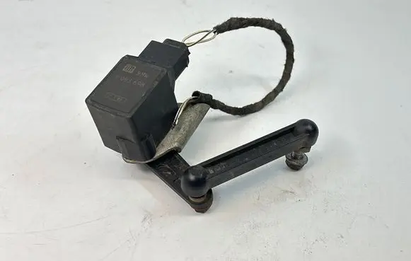 Headlight/headlamp level sensor