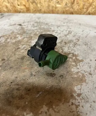 Mercedes-Benz C W204 Turbo solenoid valve 0004708795