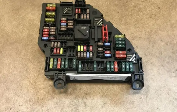 BMW 5 F10 F11 Fuse module 9264924 1670499