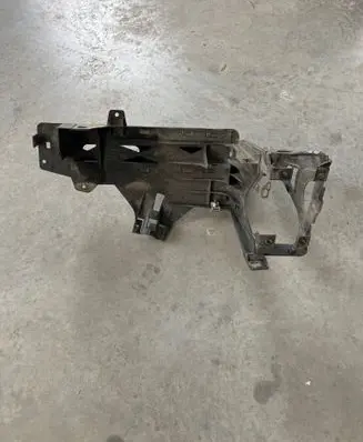 Headlight/headlamp mounting bracket