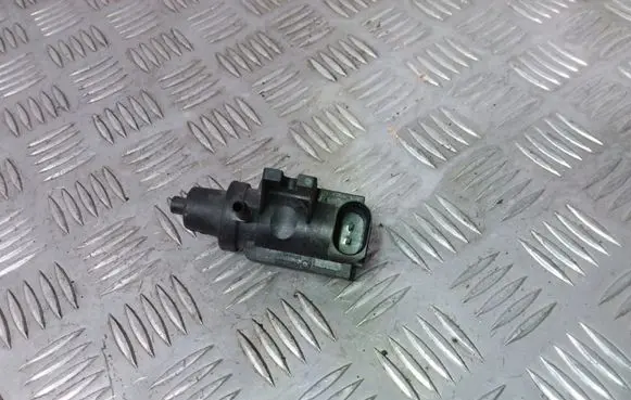 Volkswagen Golf IV Turbo solenoid valve 1K0906627D 7218300
