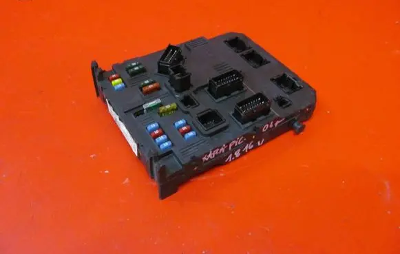 Citroen Xsara Picasso Fuse module 9652474680
