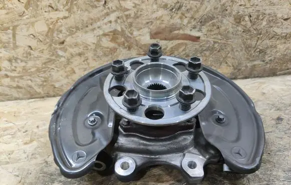 Mercedes-Benz C AMG W205 Rear wheel hub spindle/knuckle 31905177L A2055467380