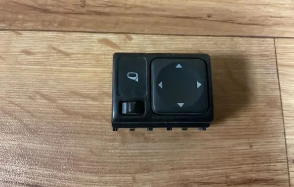 Nissan Note (E11) Wing mirror switch 2130K
