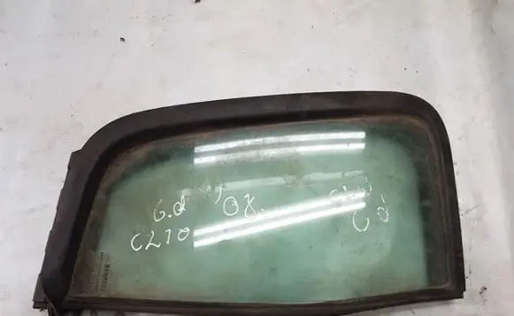 Renault Clio III Rear vent window glass 