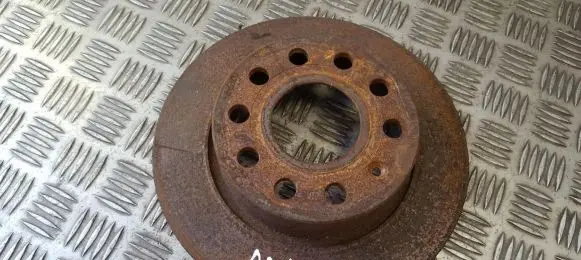 Volkswagen Golf V Rear brake disc