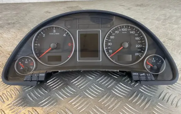 Audi A4 S4 B7 8E 8H Speedometer (instrument cluster) 8E0920931P 4443000611 0263626211