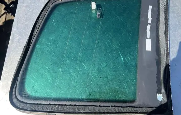 Volkswagen Touran I Rear side window