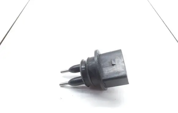 Volkswagen PASSAT B6 Windshield washer fluid level sensor 7M0919376