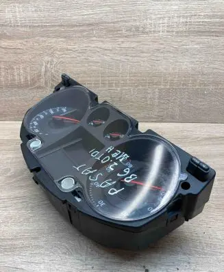 Volkswagen PASSAT B6 Speedometer (instrument cluster) 3C0920960N