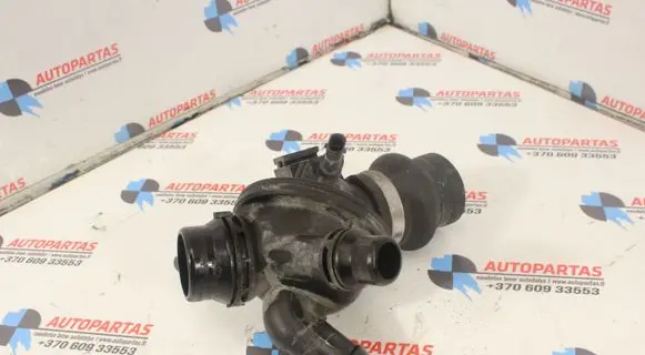 BMW 5 F10 F11 Thermostat/thermostat housing 7601159 11537601159 11538671516
