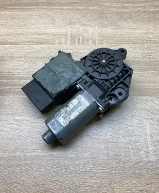 Volkswagen Golf V Rear door window regulator motor 1K4839402D 1K0959704F
