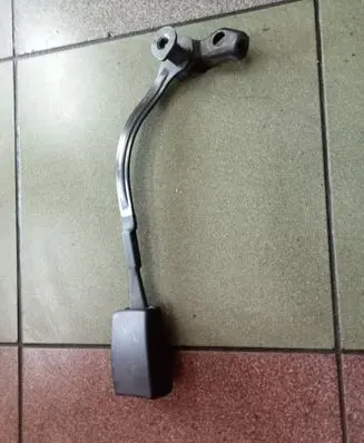 Volkswagen PASSAT B5.5 Front seatbelt buckle 3B0858472