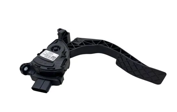 Accelerator throttle pedal