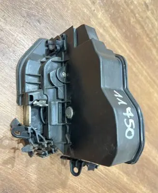 BMW 1 E81 E87 Front door lock 7202144