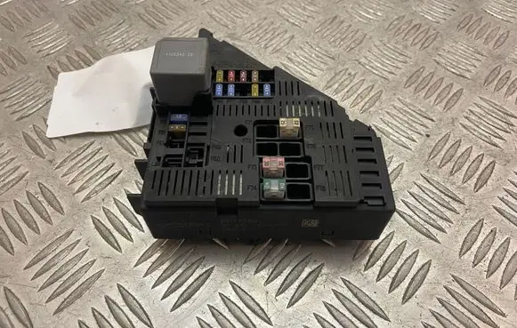 Volvo XC90 Fuse module 31453259