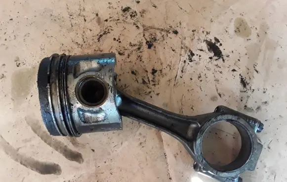 Skoda Fabia Mk1 (6Y) Piston with connecting rod 038J